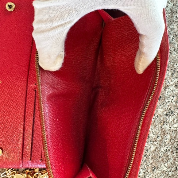 LOUIS VUITTON
Monogram Insolite Wallet converted Crossbody - Picture 10 of 17